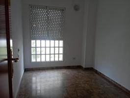 GRANDE PISO ALQUILER CON PLAZA GARAJE EN FRENTE SIN MUEBLES EN ZONA FINAL ALAMEDA photo 0