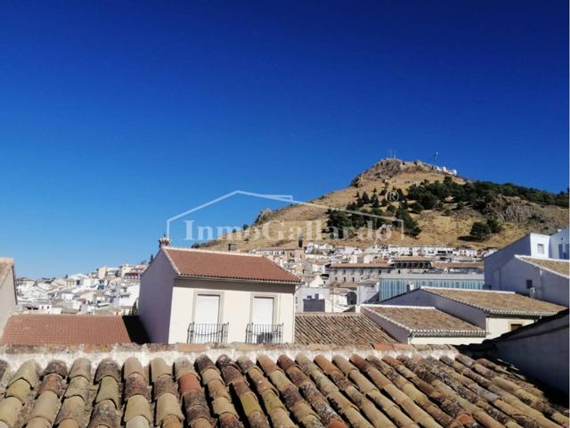 Un lienzo en blanco en el corazón del pueblo photo 0