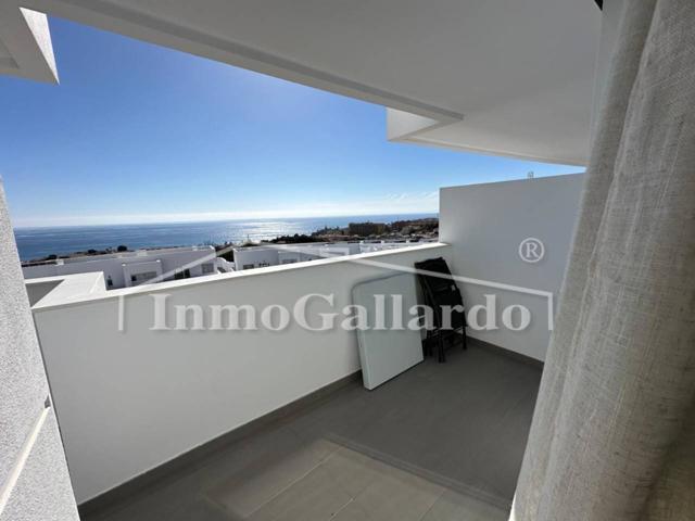 Venta de piso con vistas al mar en Rincón de la Victoria photo 0