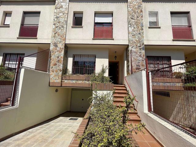 OPORTUNIDAD SE VENDE GRAN ADOSADO EN HUERTA ROSALES photo 0