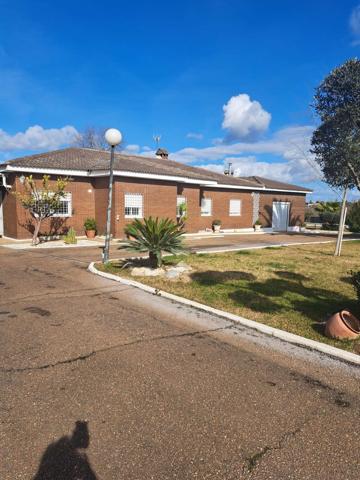 GRAN CHALET INDEPENDIENTE EN UNA SOLA PLANTA EN LA URB.DEHESILLA DE CALAMON photo 0