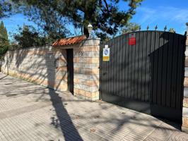 GRAN OPORTUNIDAD UNICA SE VENDE CHALET CON PARCELA DE 1450M2 CENTRICO DENTRO DE BADAJOZ photo 0