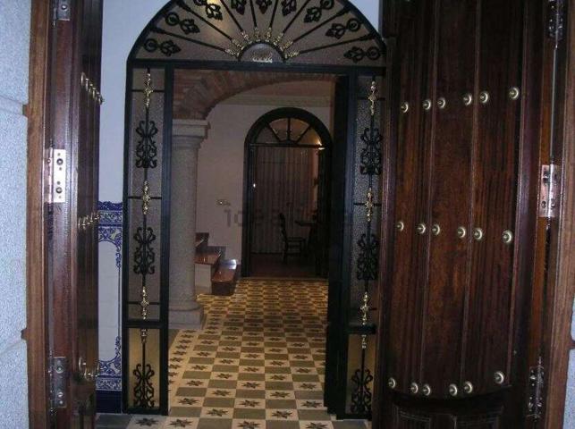OPORTUNIDAD GRAN CASA EN VENTA EN FREGENAL DE LA SIERRA photo 0