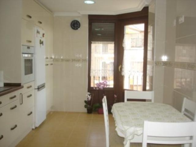 SE VENDE APARTAMENTO SEMINUEVO EN VALENCIA DE DON JUAN photo 0