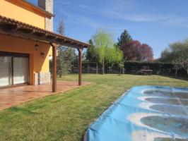 SE VENDE CHALET REFORMADO EN URB. VALJUNCO CON PISCINA PARTICULAR. photo 0