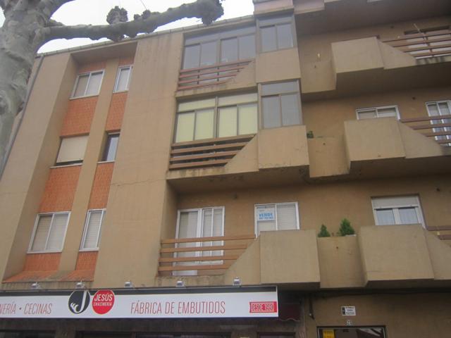 SE VENDE PISO EN EL CENTRO DE VALENCIA DE DON JUAN, 90 M2, COCINA, SALÓN, 4 HAB., 2 BAÑOS. photo 0