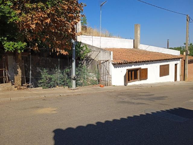 SE VENDE BODEGA CON MERENDERO, COCINA, BAÑO, PATIO DE 50 M2, EN VALENCIA DE DON JUN photo 0