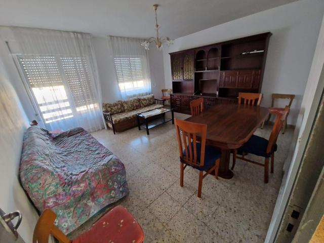 SE VENDE AMPLIO PISO DE CUATRO HABITACIONES EN EL CENTRO DE VALENCIA DE DON JUAN,. photo 0