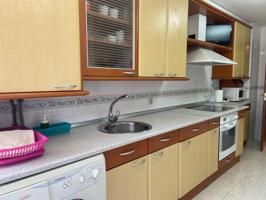 SE VENDE AMPLIO PISO EN EL CENTRO, DE 3 HAB., 2 BAÑOS, CON ASCENSOR Y DOS PLAZAS DE GARAJE. photo 0