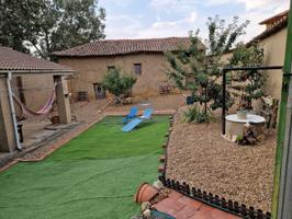 SE VENDE CASA DE DOS PLANTAS CON 6 HAB, A 8KMS DE VALENCIA DE DON JUAN. PATIO photo 0