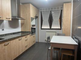 SE VENDE APARTAMENTO SEMINUEVO, LUMINOSO, SALÓN, COCINA, 2 HAB.,2 BAÑOS, ASCENSOR, TRASTERO Y P.G. photo 0