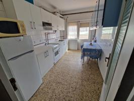 SE VENDE AMPLIO PISO DE TRES HABITACIONES EN VALENCIA DE DON JUAN, COCINA, SALÓN, BAÑO, DOS TERRAZAS photo 0
