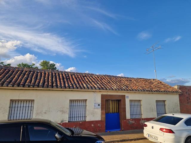SE VENDE CASA EN GORDONCILLO, NECESITA REFORMA, COCINA, SALÓN, 2 HAB., BAÑO Y PATIO. photo 0