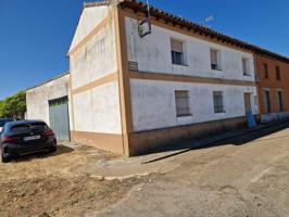 SE VENDE CASA DE DOS PLANAS CON AMPLIA PARCELA EN IZAGRE, COCINA, SALÓN, 3 HAB., COCHERA Y PARCELA . photo 0