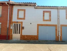 SE VENDE CASA EN MATANZA, DOS PLANTAS, COCINA, SALÓN, 4 HAB., BAÑO, PATIO CON COCINA DE VERANO photo 0