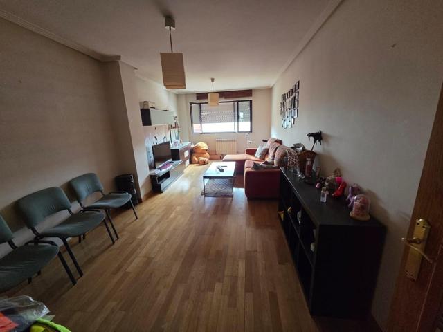 SE VENDE APARTAMENTO EN EL CENTRO DE VALENCIA DE DON JUAN, COCINA, SALÓN, 2 HAB., 2 BAÑOS, ASCENSOR, TRASTERO Y PLAZA DE GARAJE. photo 0