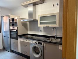 SE VENDE APARTAMENTO SEMINUEVO EN VALENCIA DE DON JUAN, COCINA AMUEBLADA, 2 HAB., SALÓN, 2 BAÑOS, TRASTERO, ASCENSOR Y PLAZA DE GARAJE. photo 0