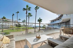Espectacular apartamento de 3 habitaciones frente al mar photo 0