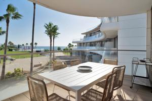 Espectacular apartamento de 3 habitaciones frente al mar photo 0