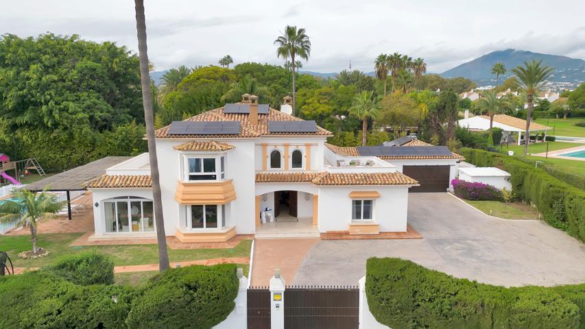 Elegante Villa en una de las Urbanizaciones Más Exclusivas de Marbella photo 0