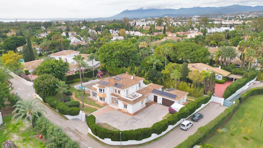 Elegante Villa en una de las Urbanizaciones Más Exclusivas de Marbella photo 0