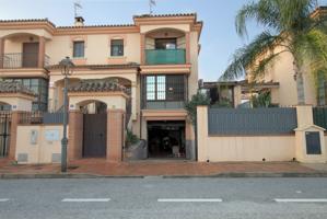 Pareado con piscina privada photo 0