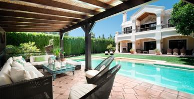 Preciosa villa de estilo andaluz en Sierra Blanca photo 0