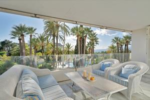 Vacaciones de ensueño en Marbella – Apartamento con vistas al mar en Rio Real photo 0