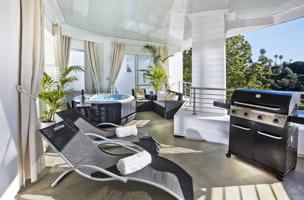 Villa hostal independiente en venta en Paseo de Alemania, Elviria (Marbella) photo 0