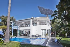 Villa hostal independiente en venta en Paseo de Alemania, Elviria (Marbella) photo 0