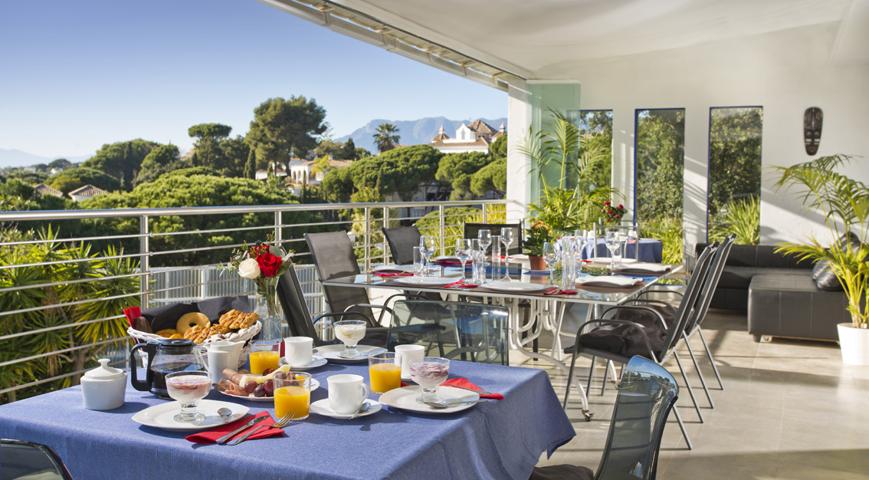 Villa hostal independiente en venta en Paseo de Alemania, Elviria (Marbella) photo 0