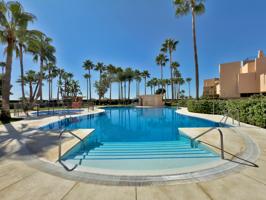 Vivienda de lujo en primera línea de playa en el exclusivo complejo Bahía de la Plata, Estepona photo 0