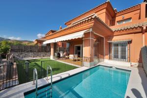Unifamiliar Pareada En alquiler en Santa Clara, Marbella photo 0