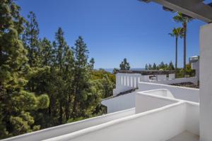 Fully Renovated Townhouse with Big Garden and Private Pool photo 0