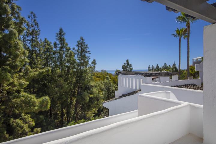 Fully Renovated Townhouse with Big Garden and Private Pool photo 0
