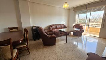 Piso amueblado de 4 dormitorios, 2 baños y 2 terrazas photo 0