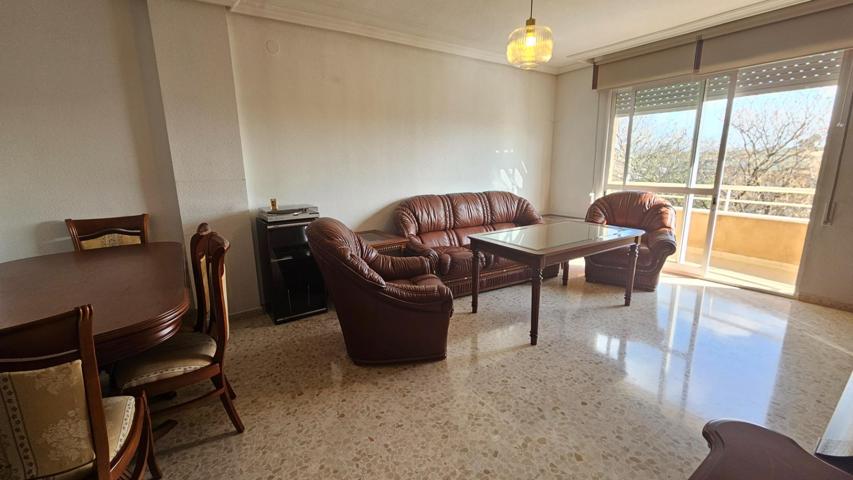 Piso amueblado de 4 dormitorios, 2 baños y 2 terrazas photo 0