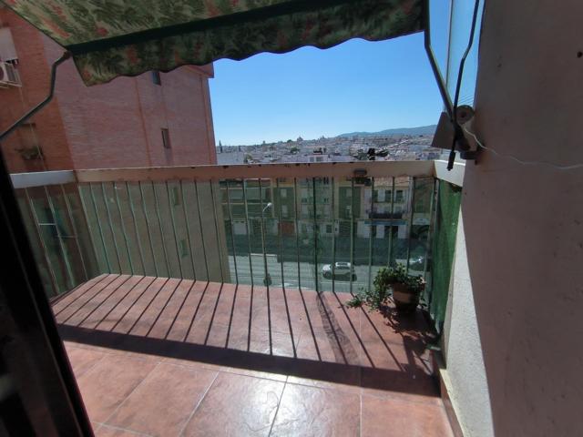 Gran oportunidad de inversión: piso en la zona de Derecho y de la Rivera con fabulosas vistas photo 0