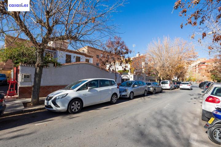 ¡¡¡ Maravillosa casa independiente con jardin y piscina en zona Alminares!!! photo 0