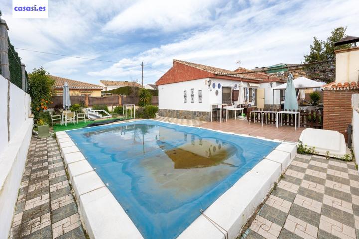Chalet de una planta en Otura con jardín, piscina y terraza photo 0
