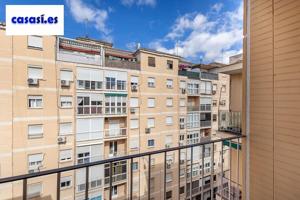 🌟 Semi-ático junto al Parque García Lorca: vive o invierte en una de las zonas más deseadas de Granada photo 0