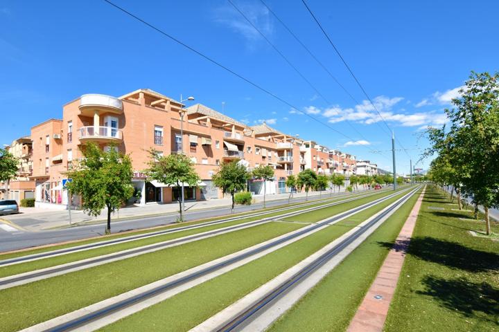 A POCOS METROS DE LA PARADA DE METRO JUNCARIL photo 0
