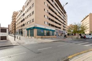 LOCAL COMERCIAL JUNTO AL CAMPUS DE LA SALUD photo 0