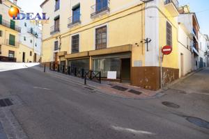 Espectacular edificio a 3 calles con vivienda y locales comerciales en pleno centro de Alhama de Gr photo 0