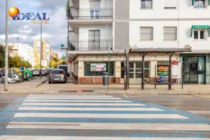 Localazo en esquina con mas de 30 de fachada. Avd de Dilar junto ambulatorio del Zaidín photo 0