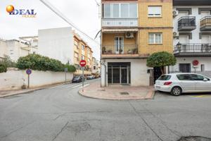 Local comercial en pleno centro de Armilla photo 0