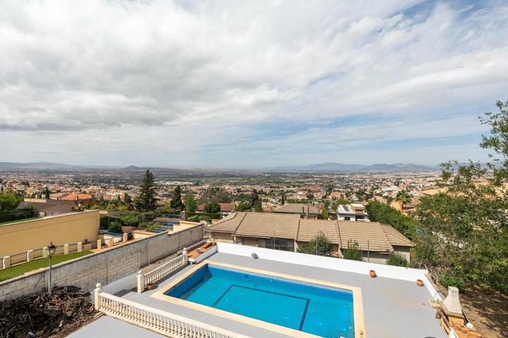 Espectacular chalet en Monachil con piscina y vistas a la ciudad photo 0