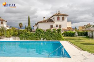 Amplia casa pareada en urbanización privada con piscina, zona El Carmelo, Ogíjares photo 0