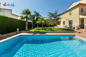IMPONENTE CHALET EN OTURA photo 0