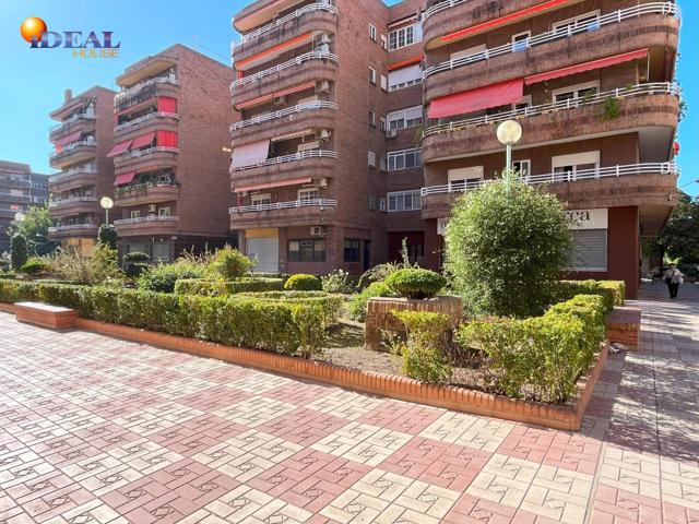 Apartamento en venta en Urb. Parque del Genil photo 0